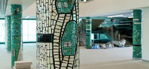 Освежили историю: как выглядит обновленная мозаика на Центральном автовокзале