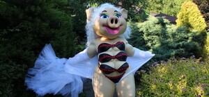 Щоб татусі не нудьгували: у львівському дитячому центрі почали демонструвати стриптиз