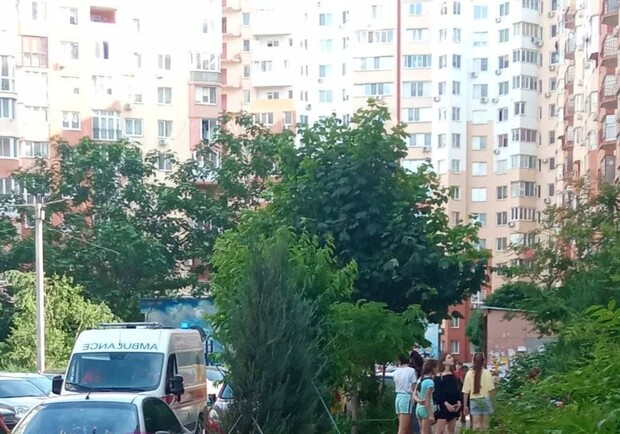 В Одесской области из окон многоэтажек выпали двое детей: они чудом выжили. Фото: телеграм-канал "Курс Одесса"