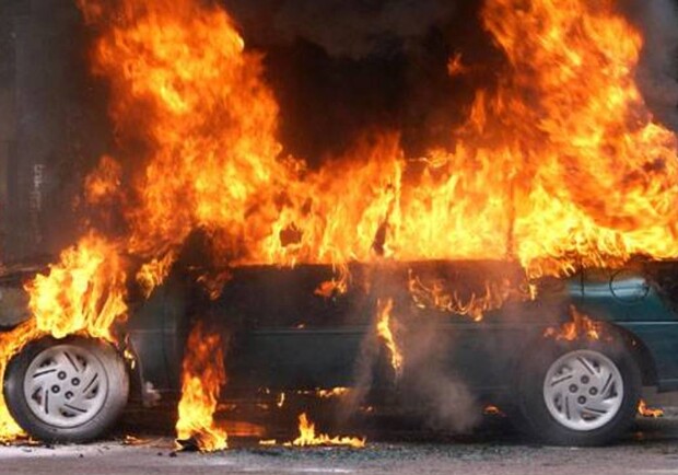 Очень жаркий день: сегодня в Одессе сгорели четыре авто. Фото из открытых источников