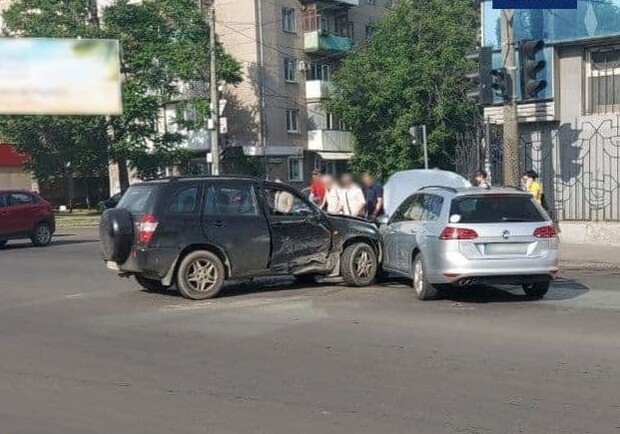 Тройное ДТП: в аварии на Среднефонтанской пострадали два человека - фото