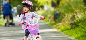 На велосипедах, самокатах, беговелах: в Полтаве устраивают детский заезд