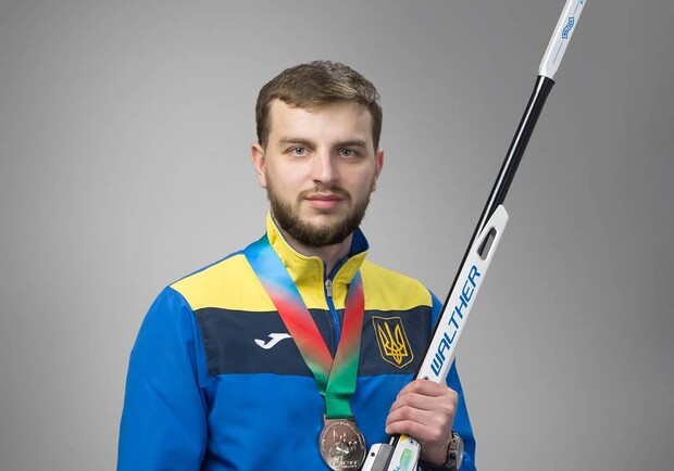 Украинец Сергей Кулиш выиграл золото на чемпионате по пулевой стрельбе. Фото: noc-ukr.org