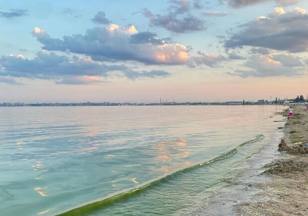 Получи ответ: почему вода на одесских пляжах стала очень холодной. Фото: instagram.com/kristina_nkd