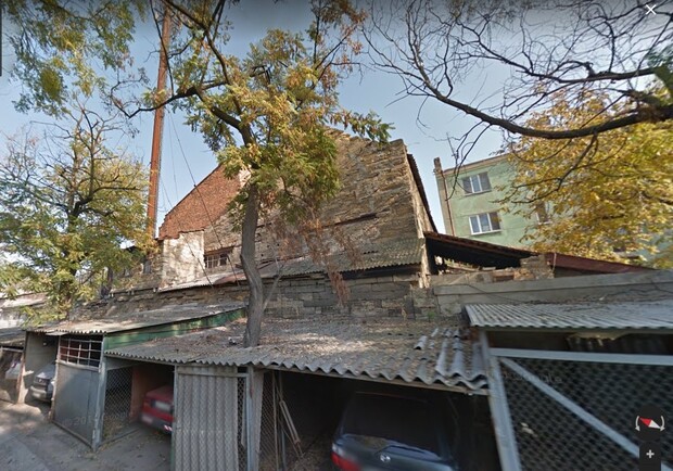 На Мечникова обрушился заброшенный дом. Фото: карты Google