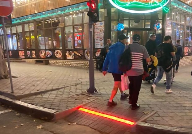 Впечатлили: посол Великобритании назвала гениальными LED-светофоры в центре Одессы. Фото: Дмитрий Жеман