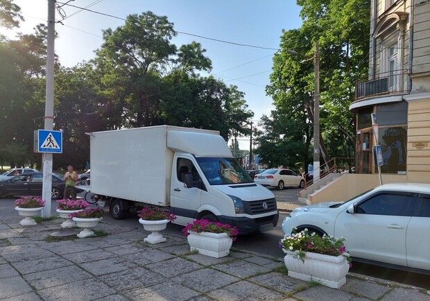 Штрафы не напугали: свежая фотоподборка наглых водителей в Одессе. Фото: Я паркуюсь как