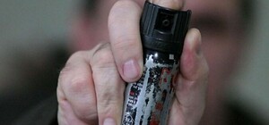 Гуляла с бойцовской собакой: на Трассе здоровья девушке в лицо распылили газовый баллончик 