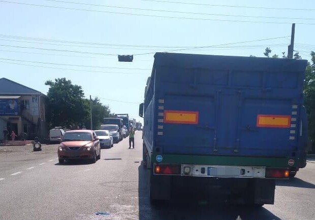 Попала в мертвую зону: под Одессой женщину переехал грузовик. Фото: Национальная полиция