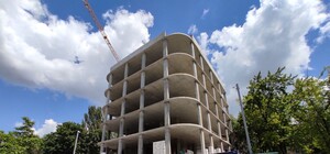 Закрыли глаза на закон: в парке Трудовой славы возводят пятиэтажный туалет