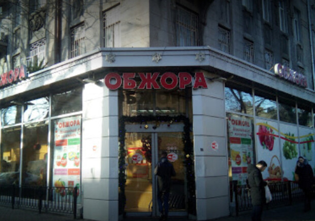  Одесситка подскользнулась и разбила лицо в "Обжоре": как отреагировали в магазине. Фото: GoogleMap
