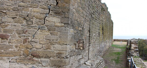 Гуляют туристы: башня Аккерманской крепости может рухнуть в любой момент