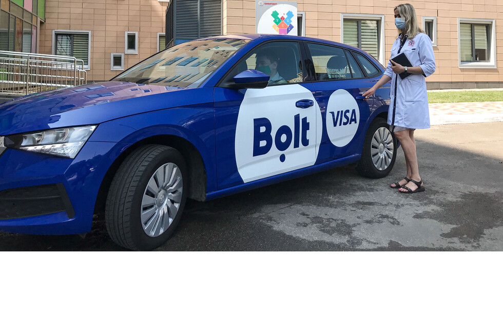 Боимся, но благодарим: как изменилась отношение к врачам - фото