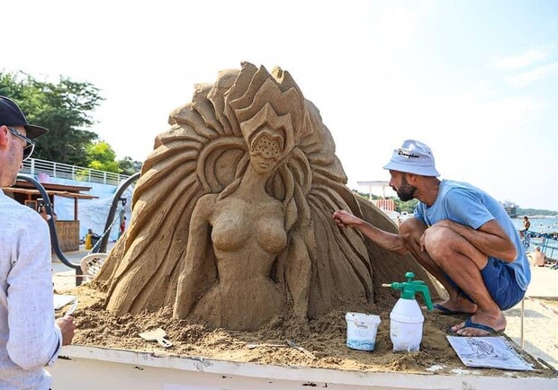 Приходите с детьми: в Одессе проходит фестиваль песчаной скульптуры