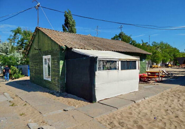 Одесская мэрия сдала в аренду за 600 тысяч гривен два деревянных домика. Фото лота от горсовета 