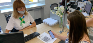 За субсидией — в смартфон:  в управлениях соцзащиты Харькова стали принимать документы через  приложение