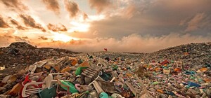 Страшно смотреть: одесситы показали горы мусора на Куяльнике и Чкаловском пляже