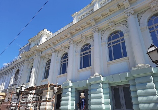 В Одессе заканчивают реставрацию Украинского театра: как он выглядит. Фото Марины Повертайло
