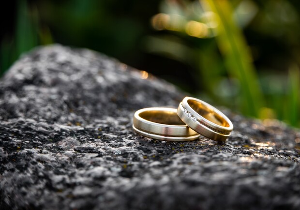Оригинальные обручальные кольца: необычно, но красиво. Фото: unsplash