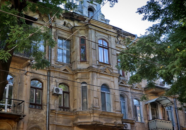 В историческом доме Одессы восстановили потолочную роспись. Фото "Архитекторов Одессы"