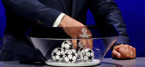 С кем играют 