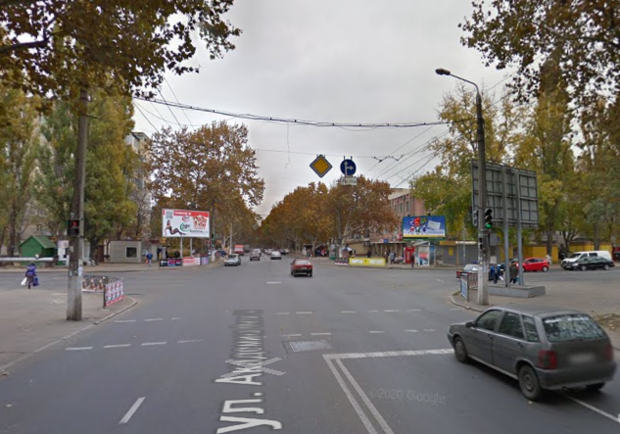 Обрати внимание: на одном из перекрестков Одессы изменили схему движения. Фото: Google Map