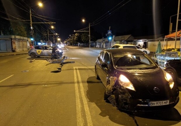 "Нашли" друг друга: в Одессе столкнулись два электромобиля. Фото: "Думская"