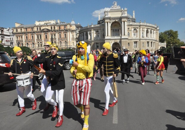 Комедиада-2021: в Одессе прошел парад клоунов и мимов. Фото: Департамент культуры и туризма Одесского городского совета