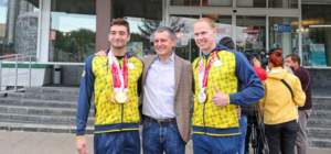 Десять медалей на двоих: в Харьков вернулись пловцы-паралимпийцы Максим Крипак и Максим Веракса