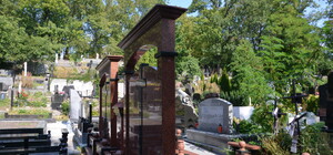 VIP-могилы: в Киеве чиновники продавали места на кладбищах за 50 тысяч долларов