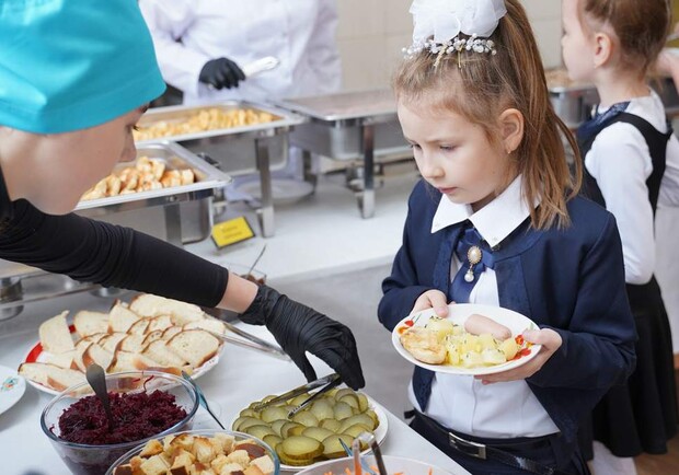 Минус консервы и мучное: в одесских школах и детсадах дорожает питание