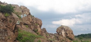 Родился в рубашке: в Запорожье мужчина упал со скалы