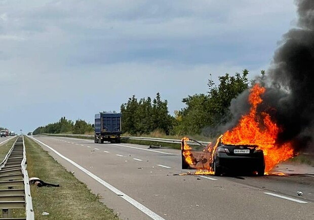 На трассе Одесса-Киев после ДТП загорелось авто: погиб человек. Фото Ирины Гриб