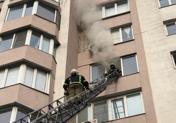 Вовремя среагировали: в одесской высотке едва не сгорела жилая квартира. Фото: ГСЧС