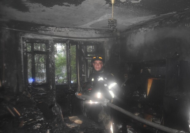 Жаркий день: в Одессе загорелись санаторий и жилая квартира. Фото: Служба чрезвычайных ситуаций