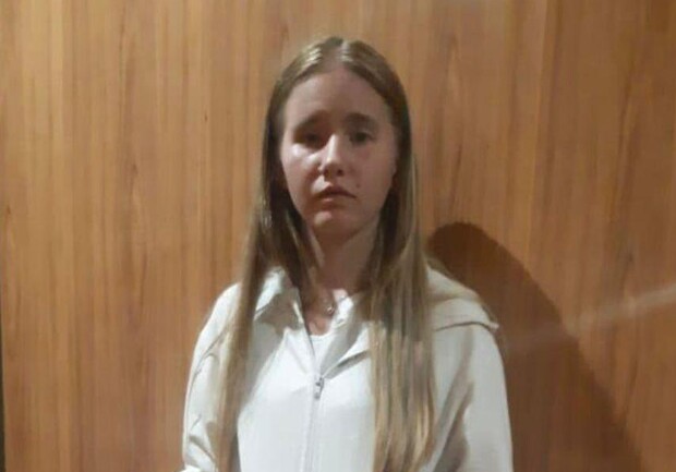 В четвертый раз: под Одессой пропала 17-летняя девушка. Фото полиции