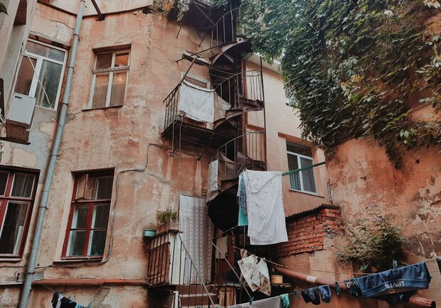 Полюбуйся исчезающей Одессой: семь двориков со старинными лестницами. Фото Марины Повертайло