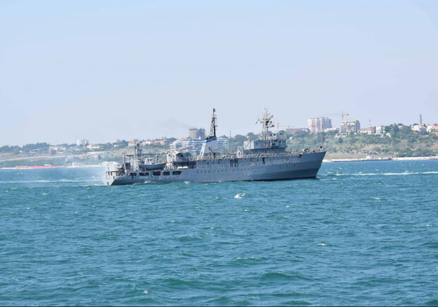 Крушение "Балты" возле Змеиного: корабль отбуксировали в Одессу