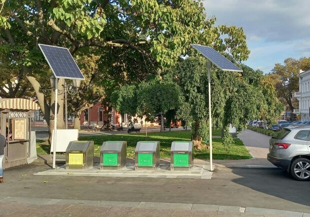 Сразу на трех улицах: в Одессе установили подземные мусорные баки. Фото: городской совет