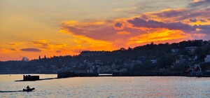 Пылающий небосвод: как выглядит осенний закат на побережье Одессы