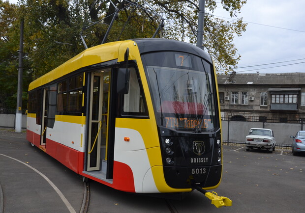С подсветкой и подзарядкой: одесситам показали, как будет выглядеть новый трамвай. Фото: facebook.com/kp.oget