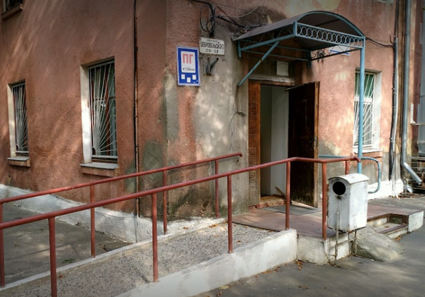Нечеловеческие условия: одесситы показали поликлинику на поселке Котовского. Фото: Triazalone/GoogleMap