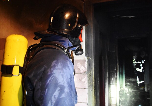 На поселке Котовского горела многоэтажка: эвакуировали 35 человек. Фото: od.dsns.gov.ua