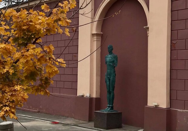 Полюбуйся: Одесскому худмузею подарили скульптуру известного автора. Фото: facebook.com/ofam.org.ua