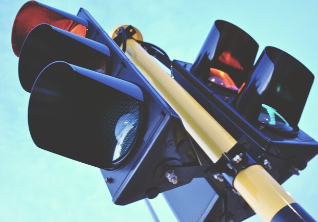 Осторожно: из-за отключения света на Таирова не работают светофоры. Фото: Pixabay