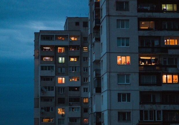 Не было и сорока лет: на Таирова женщина упала с шестого этажа высотки. Фото: pinterest.at/chi.da