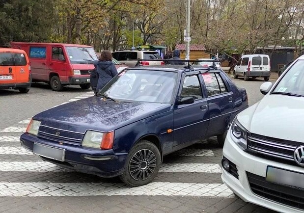 Наплевать на пешеходов: свежая фотоподборка наглых водителей в Одессе. Фото: Я паркуюсь как