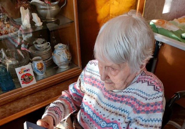 104-летняя одесситка София Цуркан получила свой первый загранпаспорт. 