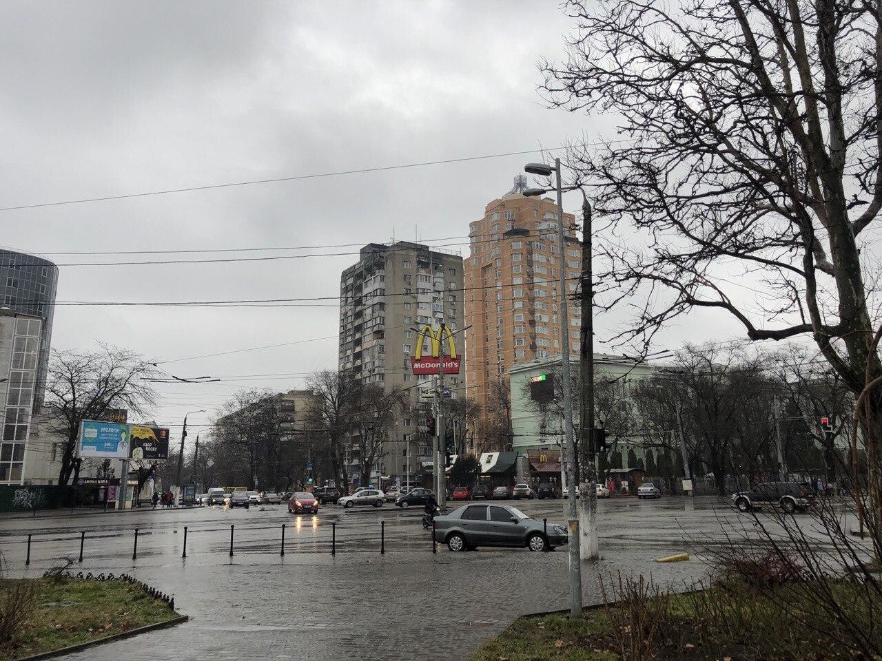 В мэрии считают, что McDonald's на Черняховского создает транспортный коллапс. 