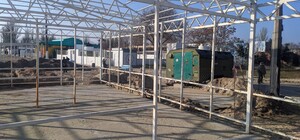 На пляже в Лузановке появилась странная стройка